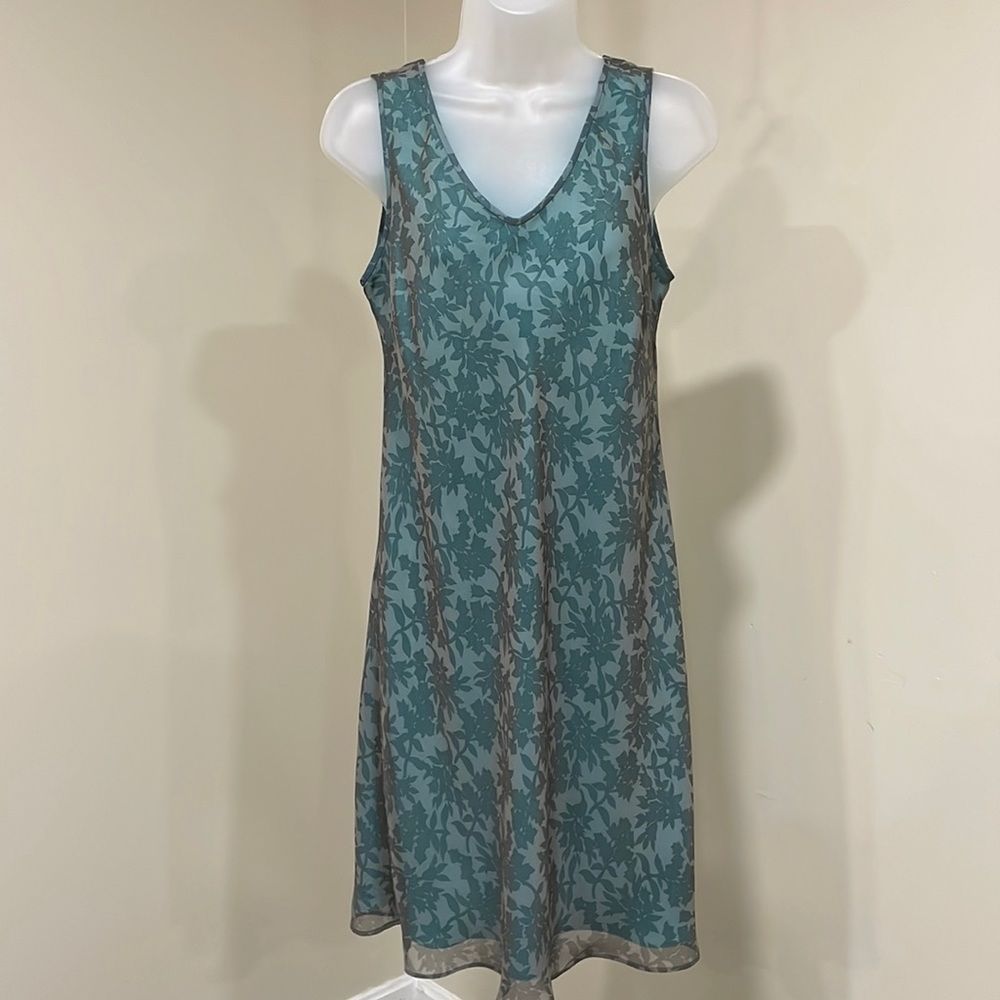 NWOT Ann Taylor Loft colorshift floral dress.  Size 8.